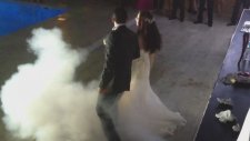 Gelin ve Damattan Yılın Düğün Dansı
