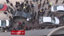 Otomobiliyle vatandaşın ayağını ezdi üstüne birde fırça attı