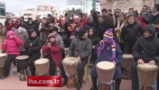 Dünyanın İlk Zihinsel Engelli Perküsyon Grubu Taksim'de Gösteri Yaptı