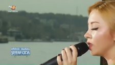 Ece Seçkin - Aşktan Ne Haber (Canlı Performans)