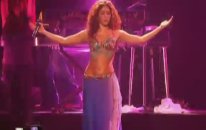 Shakira - Hips Don't Lie (Live) Ft. Wyclef Jean