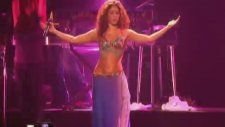 Shakira - Hips Don't Lie (Live) Ft. Wyclef Jean