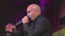 Pitbull - Feel This Moment (Canlı Performans)