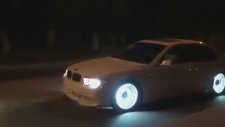 BMW'ye Neonlu Jant Takmak