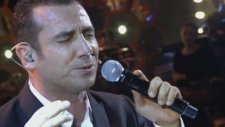 Ferhat Göçer - Sarıl Bana (Canlı Performans)