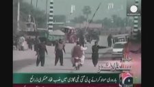 Pakistan'da Askeri Konvoya Bombalı Saldırı: 20 Ölü