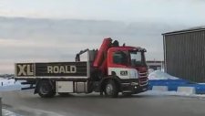 Kamyonu Drift Yaparak Garaja Sokmak
