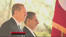 Başbakan’ın Kırmızı Halısını Ayakkabısız Temizlediler