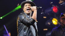 Bruno Mars - Locked Out Of Heaven (Super Bowl 2014 Canlı)