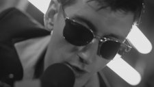 Arctic Monkeys - Do I Wanna Know? (Canlı Avatar Studios)