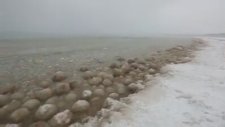 Michigan Gölünde Top Şeklinde Buz Kütleleri
