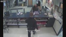 Polisin Suratına Balgam Atmak