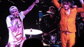 Miley Cyrus - The Flaming Lips - Yoshimi Battles The Pink Robots Miley Cyrus - The Flaming Lips - Yoshimi Battles The Pink Robots
