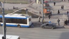 Belediye Otobüsüyle Araba Vurdurmak