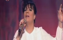 Işın Karaca - Kar Beyaz (Canlı Performans)