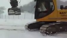Drift Yapan İş Makinası
