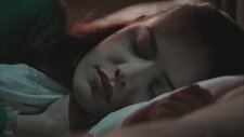 Fahriye Evcen - Bahçada Yeşil Çınar