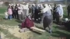 Tahterevalli 'de Zıplayan Teyzeler