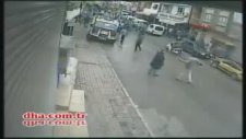 Adana'da Seçim Bürosuna Saldırı Kamerada!