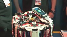 Rubik küpünü 3,2 saniyede çözen robot