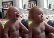 Babasının Çıkardığı Seslere İki Farklı Tepki Veren Bebek