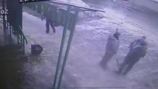 Çatıdan Adamın Kafasına Buz Kütlesi Düştü