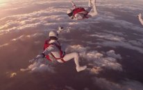 15.000 metre yükseklikte lens değiştirip fotoğraf çekmek! - Alpha a7 Reklam Filmi