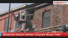 Müdahale Edeyim Derken Levyeyle Binayı Yıktı!