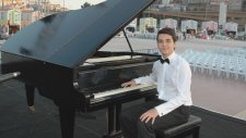Enstrumantal Müzikleri BİTLİS'TE BEŞ MİNARE Piyano Genç Pianist nedir piyano kimdir nasıl Türküleri