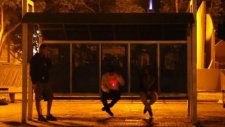 Otobüs Durağında Sniper Dehşeti