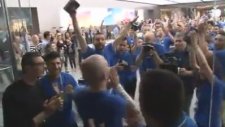 Webtekno - Apple Store'un açılışından ilginç görüntüler :)