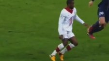 Naklen Futbol - Aurelien Chedjou'nun Zlatan Ibrahimovic'e Bacak Arası Çalımı!