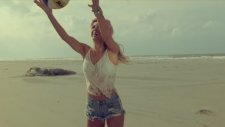 Carina Dahl - It Gets Better
