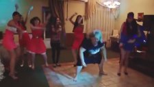 Dans Ederken Kendinden Geçen Abla