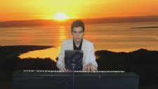 Hey Onbeşli Enstrumental Piyano Kızların Gözü Yaşlı Kız Hediye 15 Eser Video Mp3 Ses Şarkı Sözü Akor