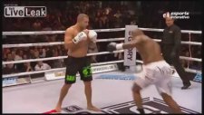 Gökhan Saki'ye Tekme Attı, Ayağı Kırıldı