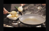 Sucuklu Ve Hellimli Roka Salatası