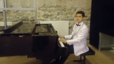 Klasik Batı Müziği Konseri Devinim Siyah Beyaz Albümü Akustik Kuyruklu Dinleti Söyleşi Sunumu Sunu