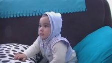 Bebeğin Arabesk Dinlerken Çektiği Acı