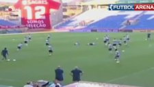 İşte Kuyt'u tanınmaz hale getiren pozisyon!