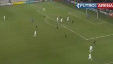 Berbatov ilk golünü yatarak attı...
