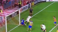 Sevilla'lı Mbia'dan yarı finalde Valencia'ya ilginç gol