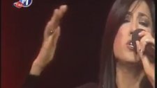 Nazlı Öksüz - Yeni Cami Avlusunda
