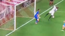 Sevilla'lı Mbia'dan topuk golü