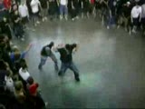Mosh Pit Çılgınlığı (Çılgınca Dans Etmek