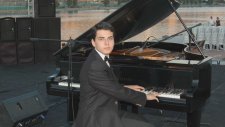 Piyanist Senede Bir Gün Yeter Gel Bana Boğaziçi Boğaz Köprü İçi Köprü İstanbul Fatih Piyano Resitali