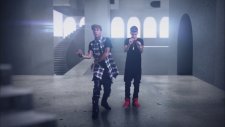 Tyga Feat. Justin Bieber - Wait For A Minute