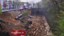 Toprak Kayması Araçları Böyle Yuttu