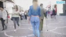 Üzerinde Aslında Pantolon Yok!