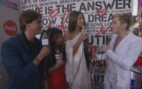 Miley Cyrus - Red Carpet Interview (2013 Amas)